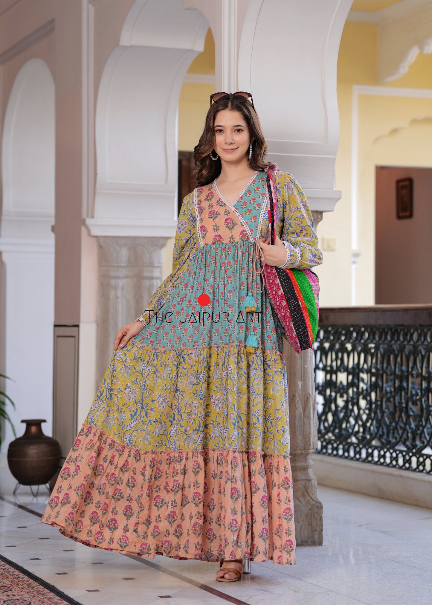 Aarvi Maxi